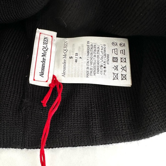 NWT Alexander McQueen Authentic Black Knit Beanie UNISEX - Picture 3 of 3